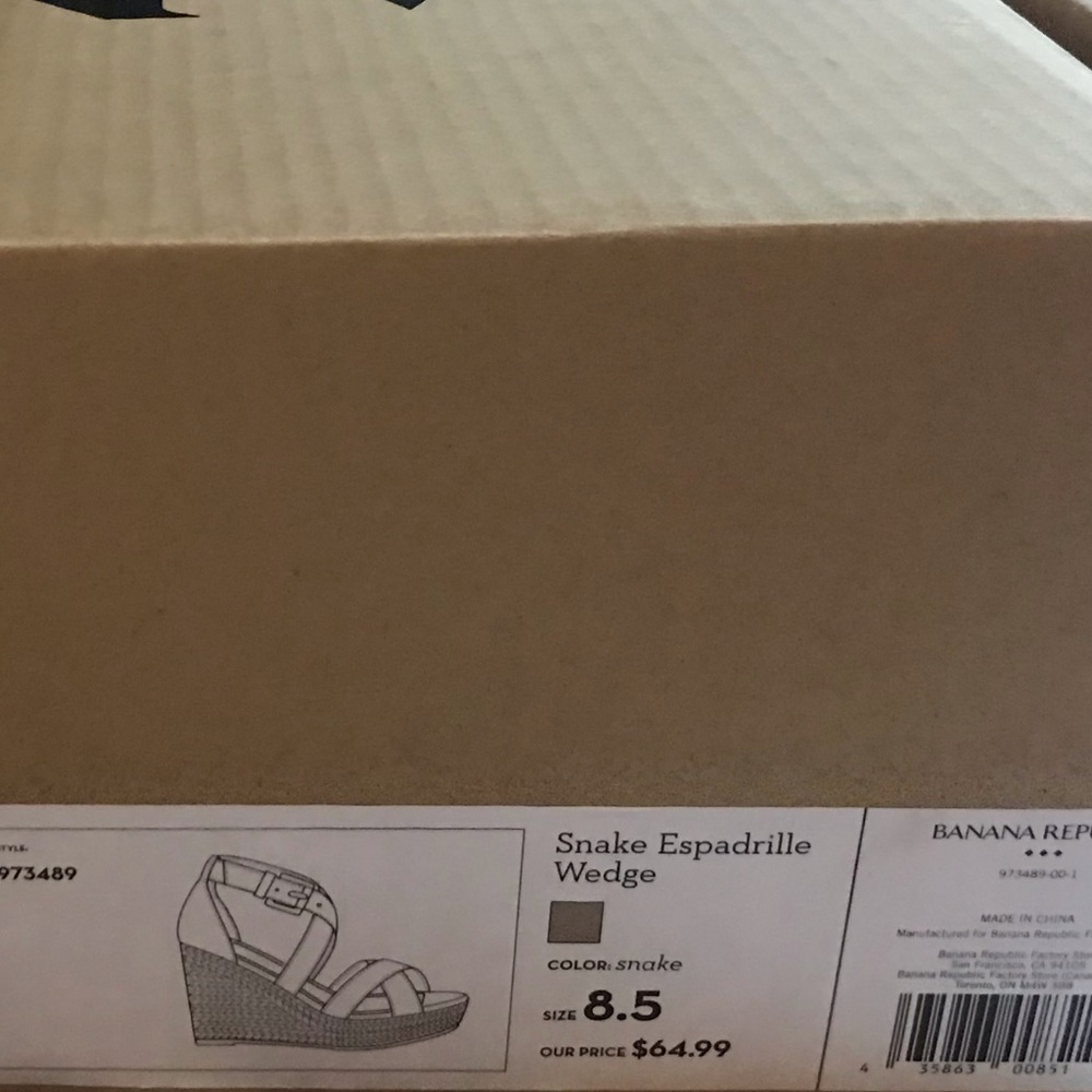 Snake spandril wedges Banana Republic size 8.5